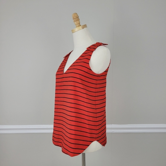 Banana Republic Deep V-Neckline Sleeveless Top Size XS - Picture 3 of 6